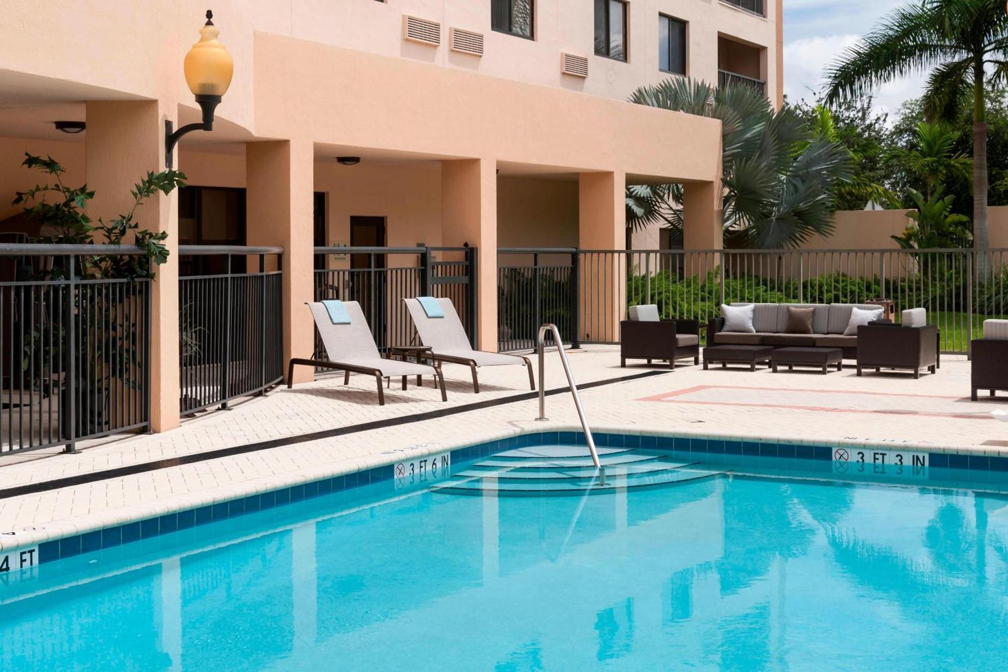 Courtyard By Marriott Miami At Dolphin Mall Sweetwater Exteriör bild